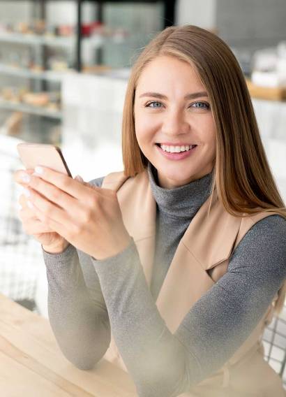 pretty girl send sms using smsnet